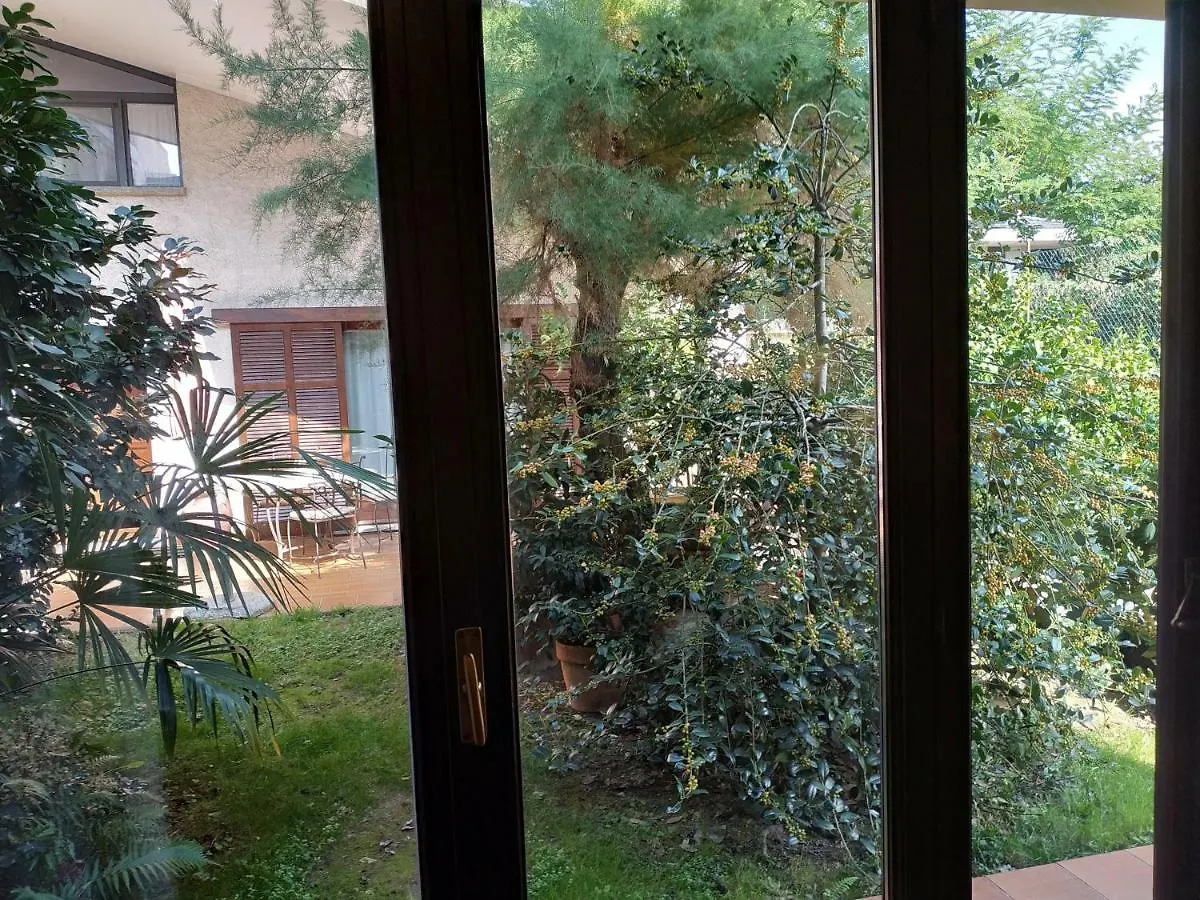 La Maison Blanche Somma Lombardo 0*,  Italia